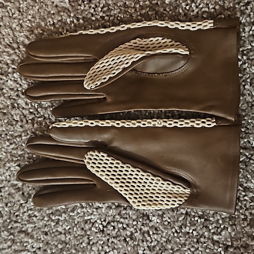 Unused 1950s Unlined handcrafted vintage gloves Small